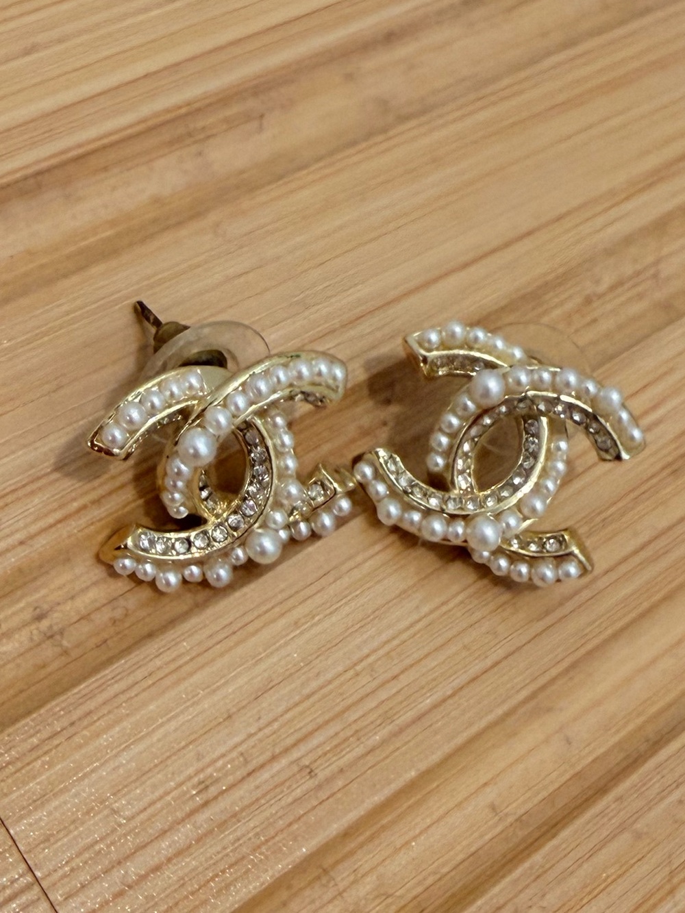 Fashion Earrings Gold-Tone CC Pearl - Picture 6 of 7